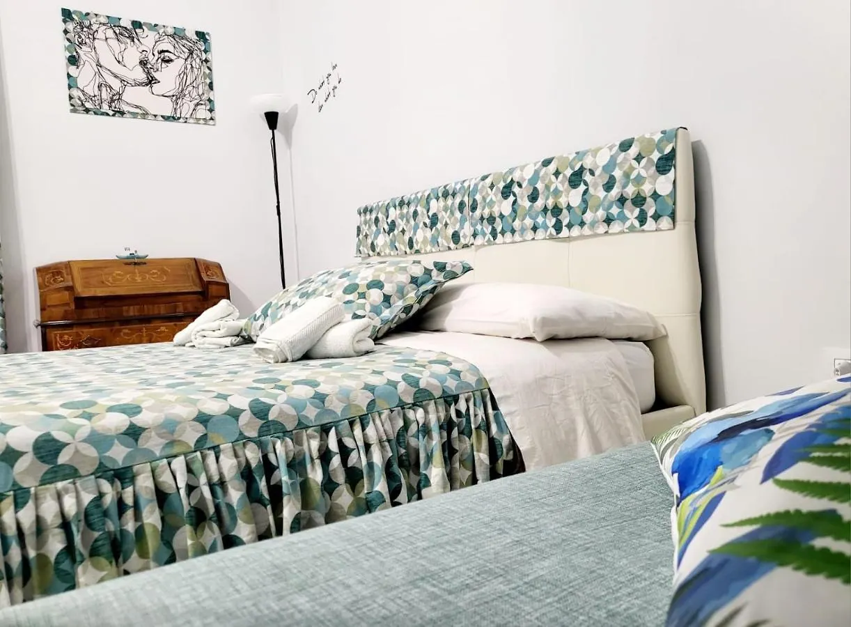 Dory'S Room Camera Nel Cuore Di Napoli 0*, Naples Italy